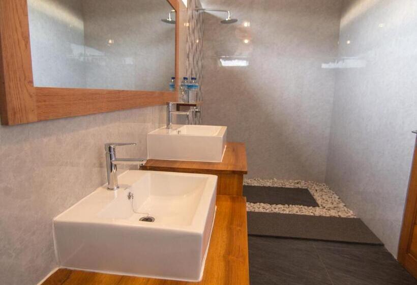 هتل Coco Breeze Spa