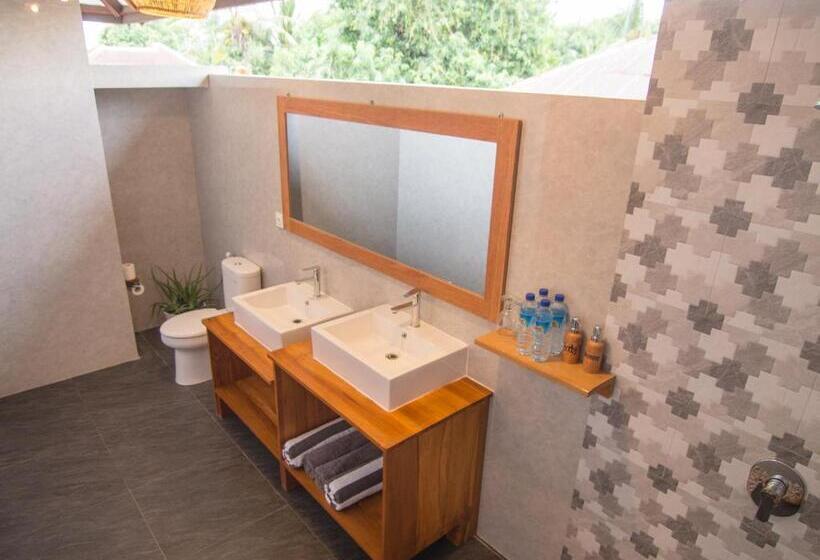 هتل Coco Breeze Spa