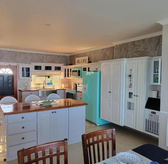 בית מלון כפרי Island Magic Villas