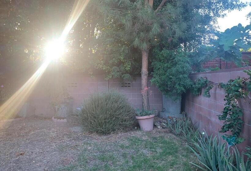 بنسيون Art Studio At 8509 Fullbright Avenue, Winnetka, Ca, Usa 91306
