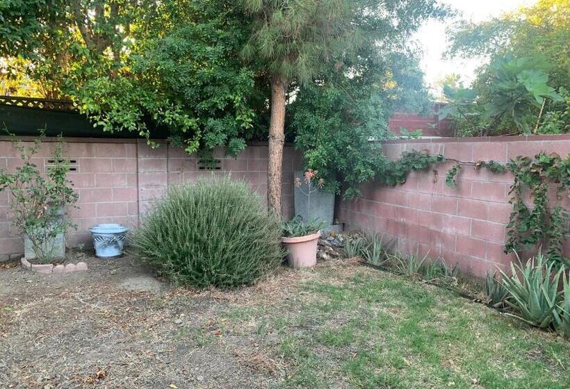 بنسيون Art Studio At 8509 Fullbright Avenue, Winnetka, Ca, Usa 91306