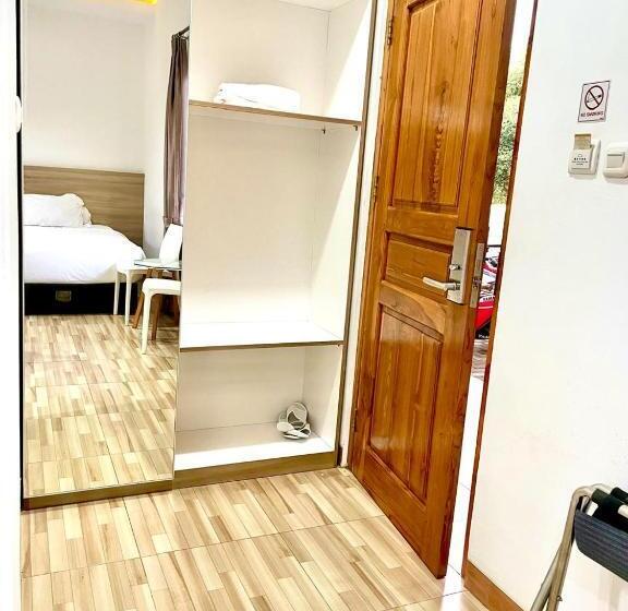 پانسیون East Marina Guesthouse