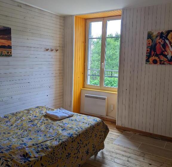 פנסיון Ferme équestre Equi Cantal