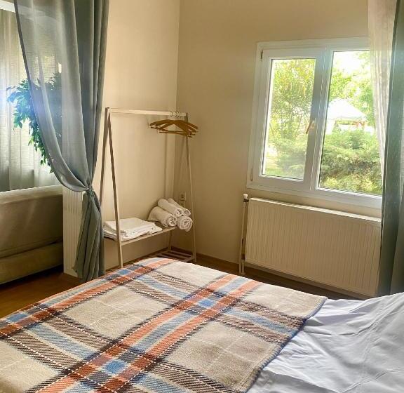 پانسیون Sunyear Guest Houses 1