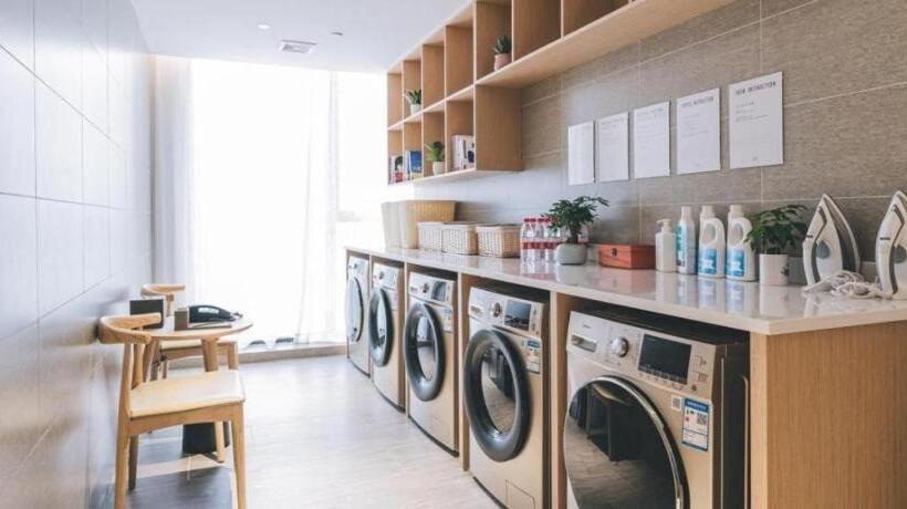 Atour Hotel Guiyang Shijicheng