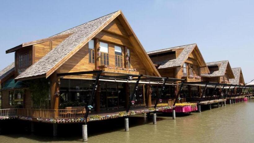 هتل Oyo 371 Sea Breeze Residence