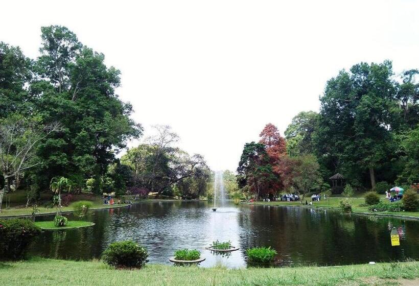 فندق Rose Villa Cipanas