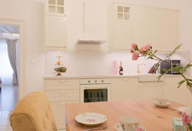 هتل Villa Gutenberg Le Grand    Free Parking