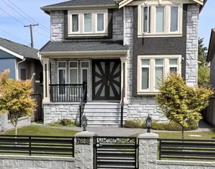 بنسيون Comfy Private Room & Bath Near Skytrain Metrotown
