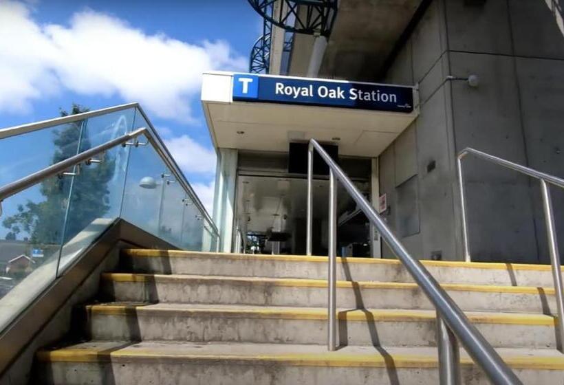 بنسيون Comfy Private Room & Bath Near Skytrain Metrotown