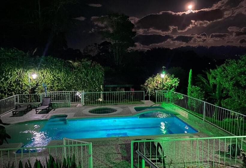 هتل Chalet Alto Bonito