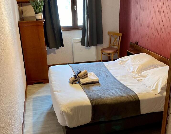Отель Hôtel Des Alpes