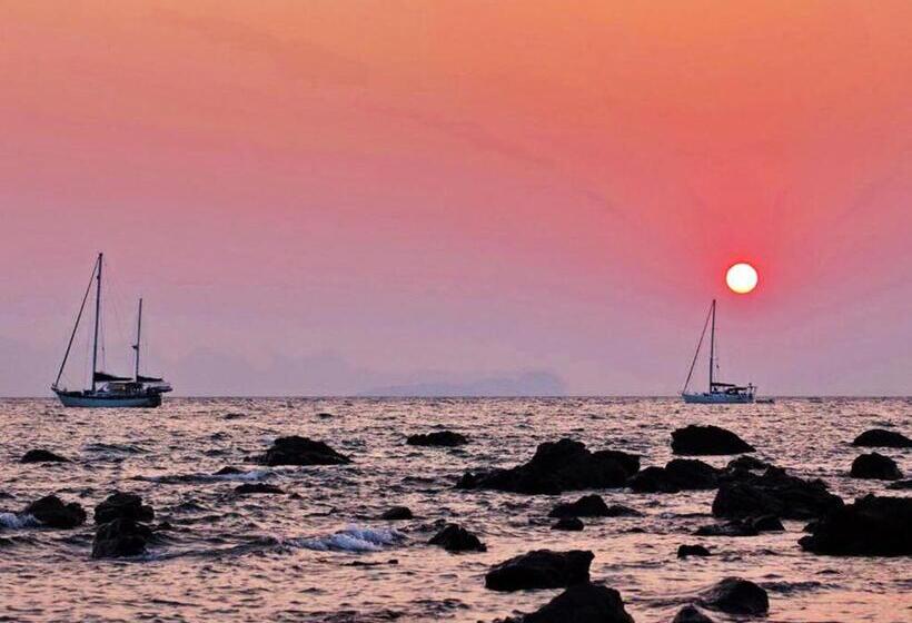 ペンション Bonhomie Beach Cottage