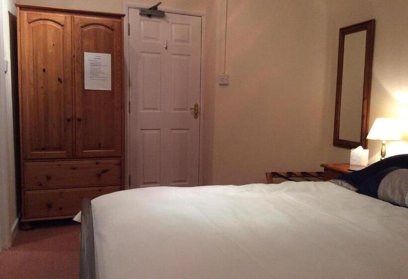 مبيت وإفطار The Olivers Guest House