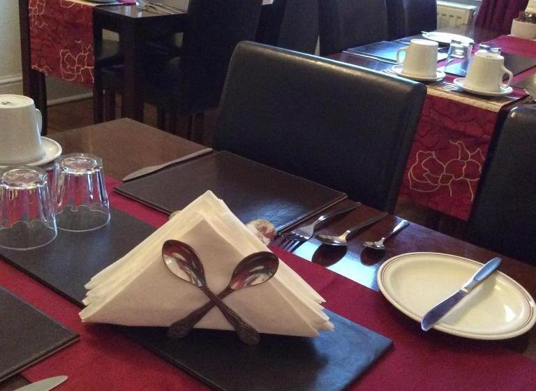 مبيت وإفطار The Olivers Guest House