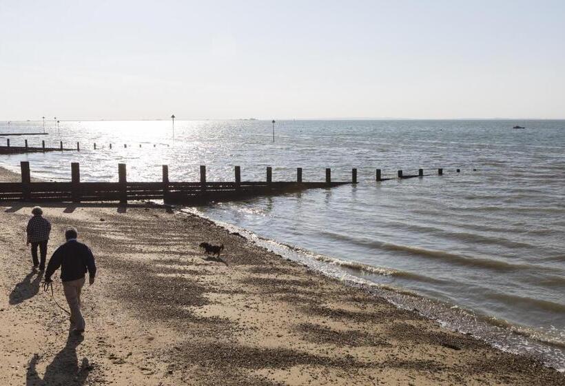 پانسیون Southend Guest House   Close To Beach, Train Station & Southend Airport