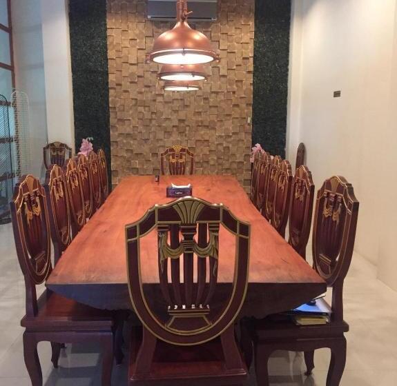 هتل Aura Residence