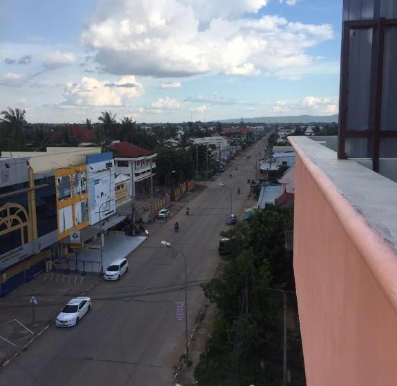 هتل Aura Residence