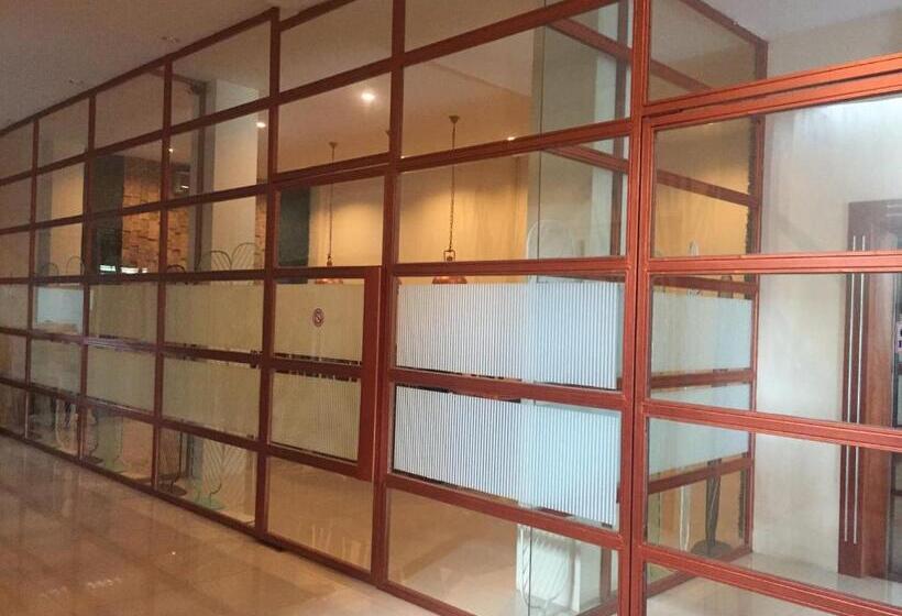 هتل Aura Residence