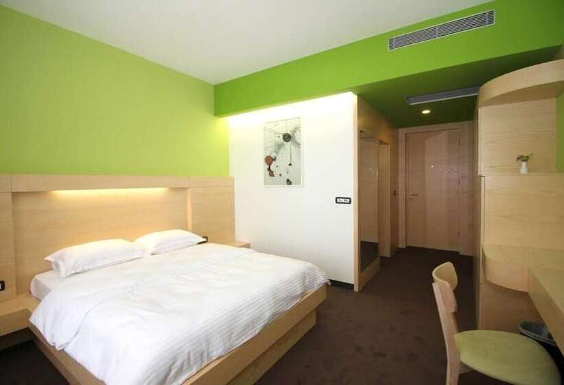 هتل International Prishtina & Spa