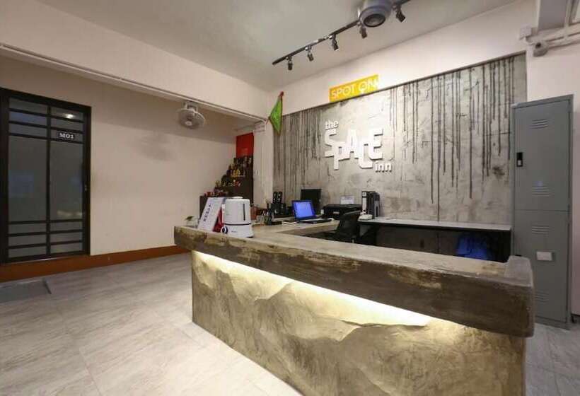 فندق صغير Spot On 89795 The Space Inn