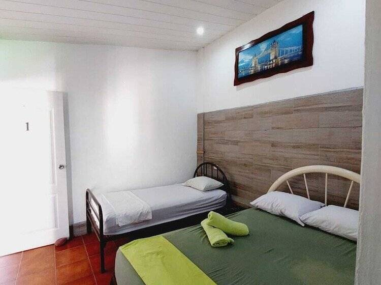 تختخواب و صبحانه Hostal Ruinas De San Sebastián