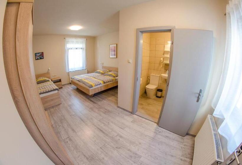 צימר Kolibri Panzió