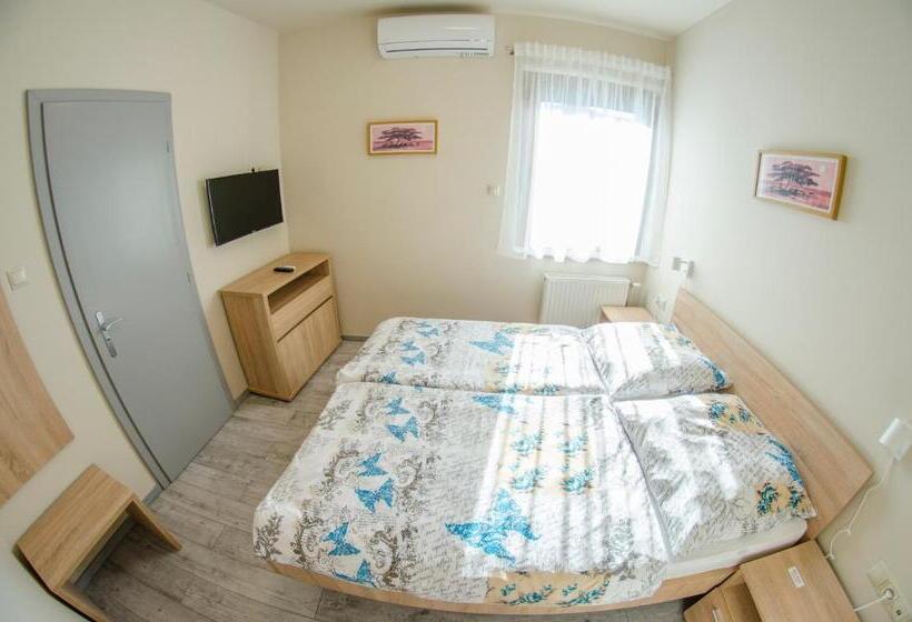 צימר Kolibri Panzió