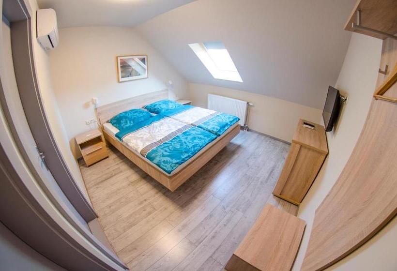 צימר Kolibri Panzió