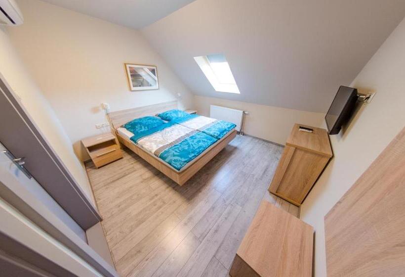 צימר Kolibri Panzió