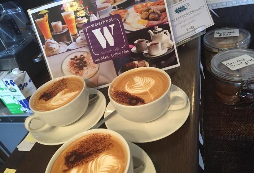 هتل The Waterfront Boutique