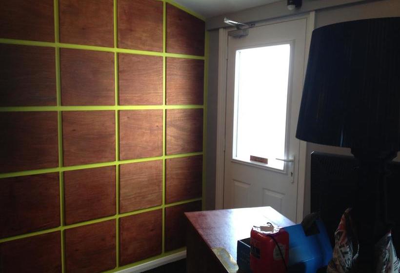 هتل The Waterfront Boutique