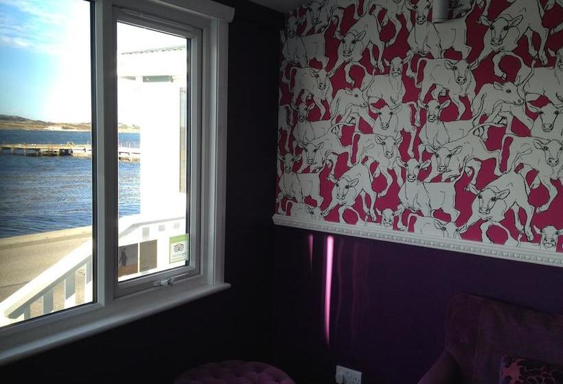 هتل The Waterfront Boutique