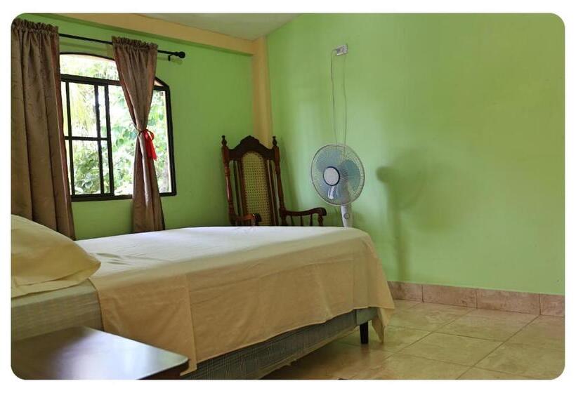 تختخواب و صبحانه Hostal San Antonio