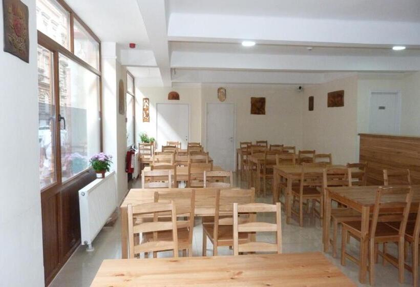 Center Hostel And Guest House