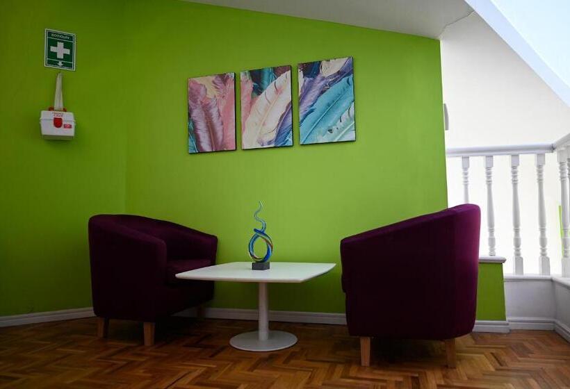 مسافرخانه Bolivian Rooms & Suites