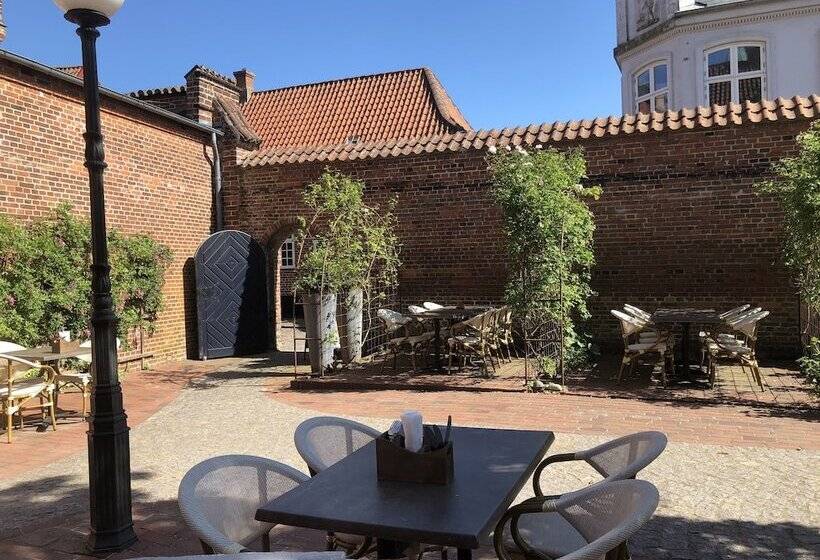 تختخواب و صبحانه Den Gamle Arrest