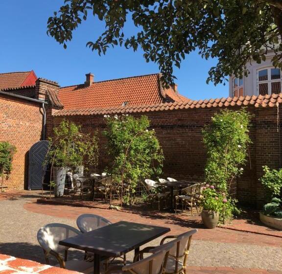 تختخواب و صبحانه Den Gamle Arrest