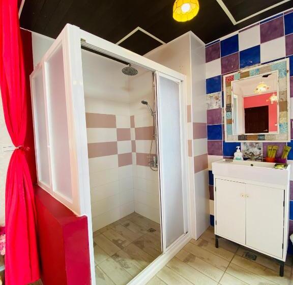 تختخواب و صبحانه 綠島寧靜海潛水 城堡館 Twinkleocean Diving Hostel