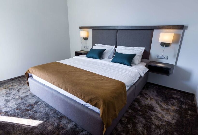 هتل Best Western Plus Premium Inn