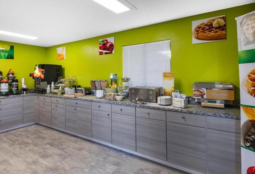 Отель Quality Inn & Suites Metropolis I24