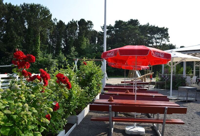 Rønne Vandrerhjem   Hostel