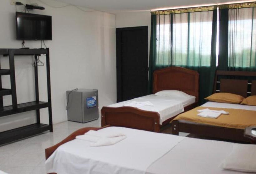 هتل Y Parque Turístico Navar City