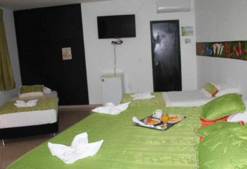 هتل Y Parque Turístico Navar City