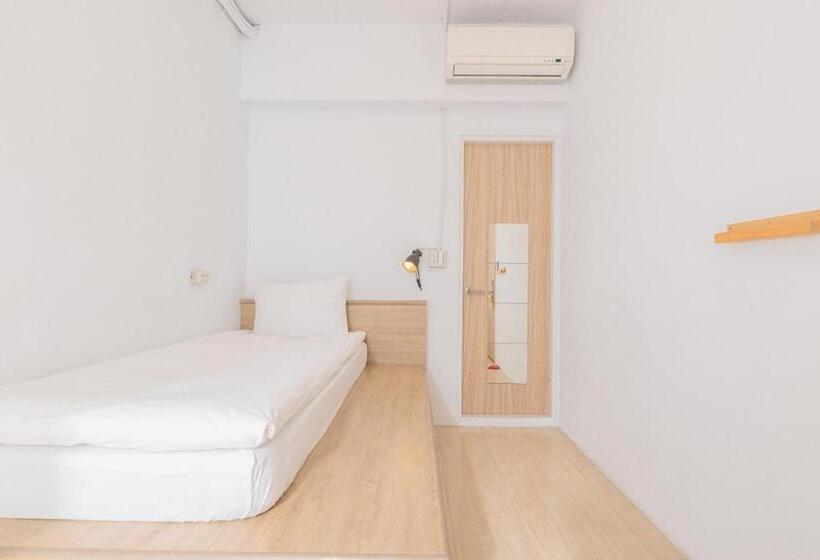 Owlstay Flip Flop Hostel Garden