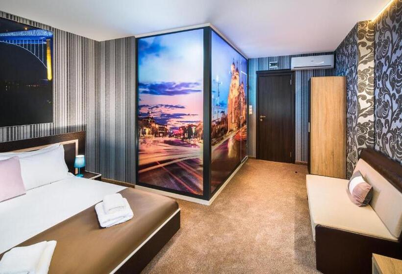 فندق Central Point