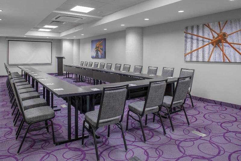 בית מלון כפרי Fairfield Inn & Suites By Marriott Dallas Downtown