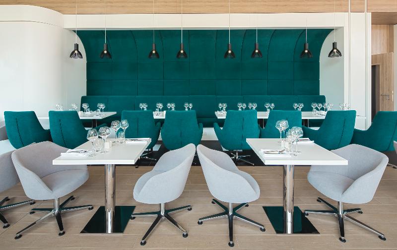 هتل Golden Tulip Warsaw Airport