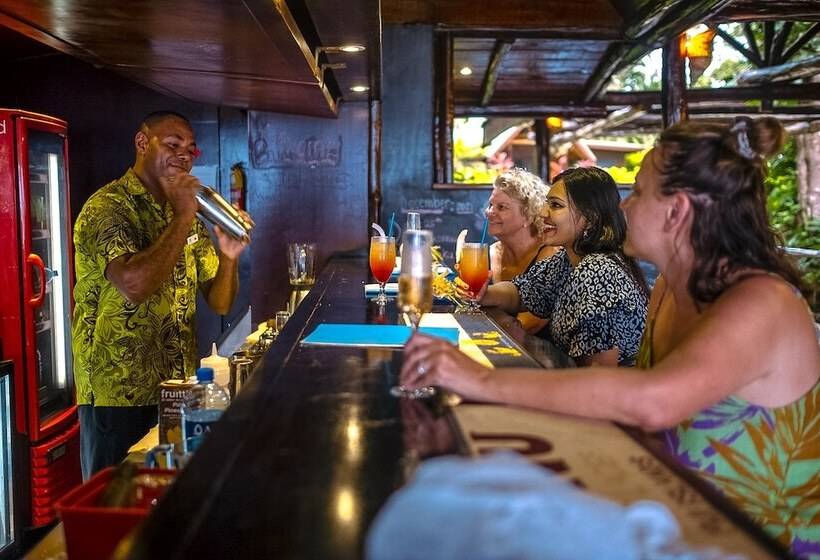 هتل Savasi Island Resort