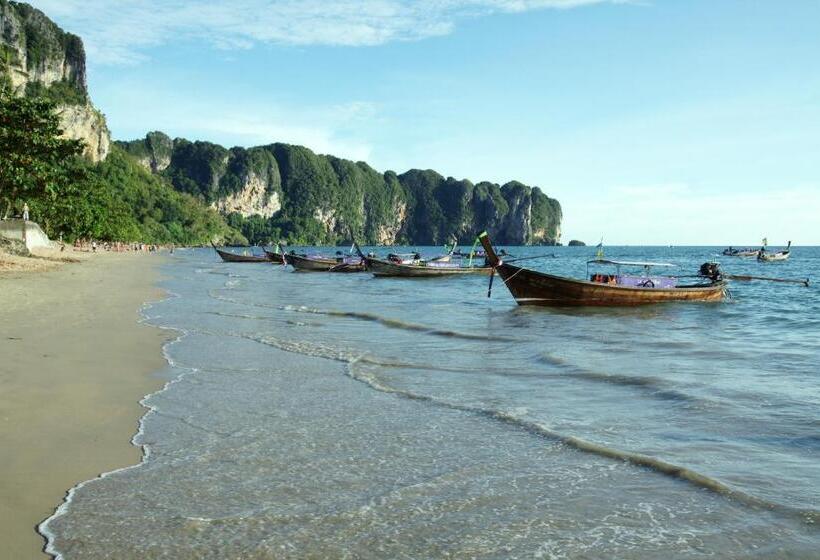 هتل Wake Up Aonang